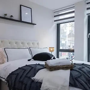 https://apt-chapel-house.cambridgehotelsuk.com
