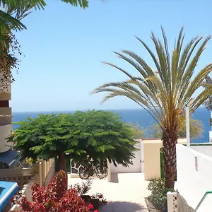 https://la-colina.in-canary-islands.com